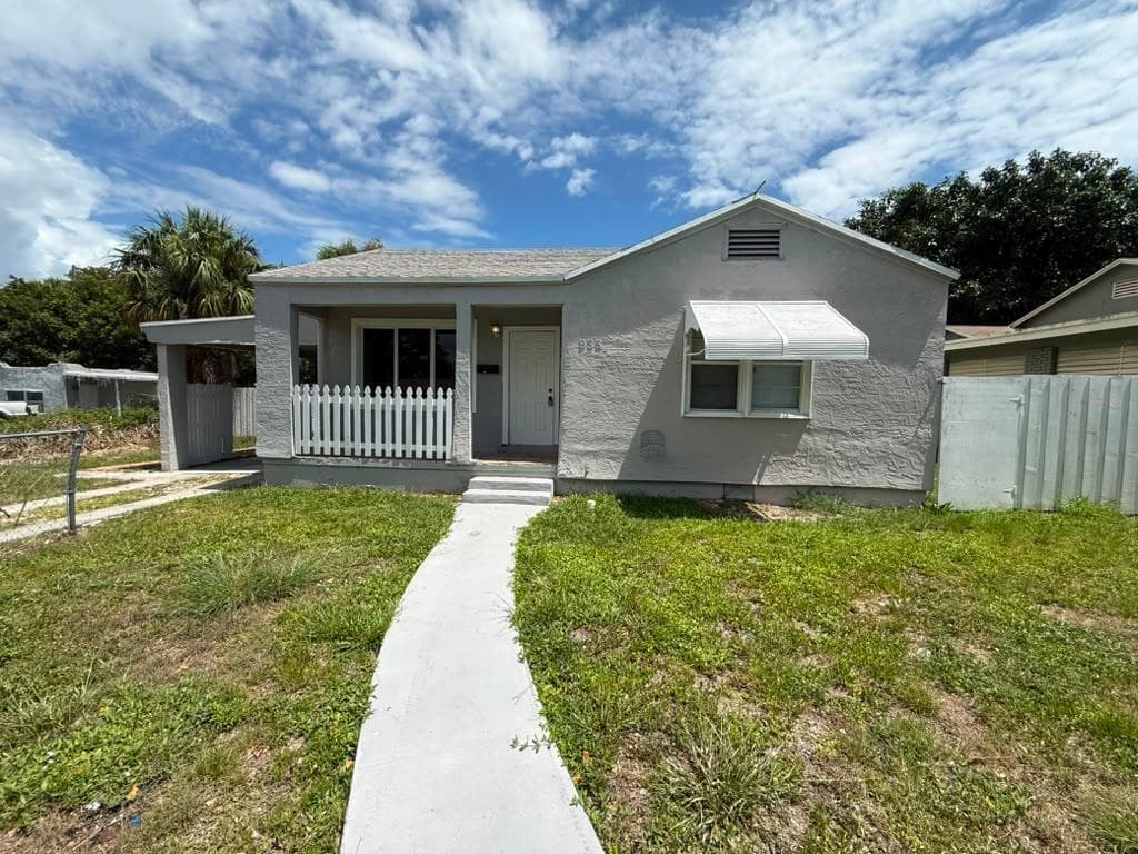 933 30TH Court, West Palm Beach, FL 33407