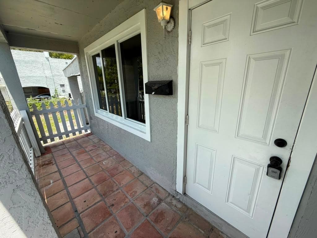 933 30TH Court, West Palm Beach, FL 33407 photo 4
