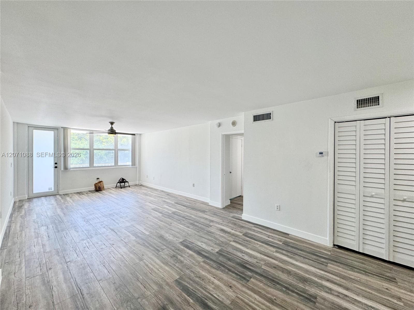 245 18th St # 301, Miami Beach, FL 33139 photo 2