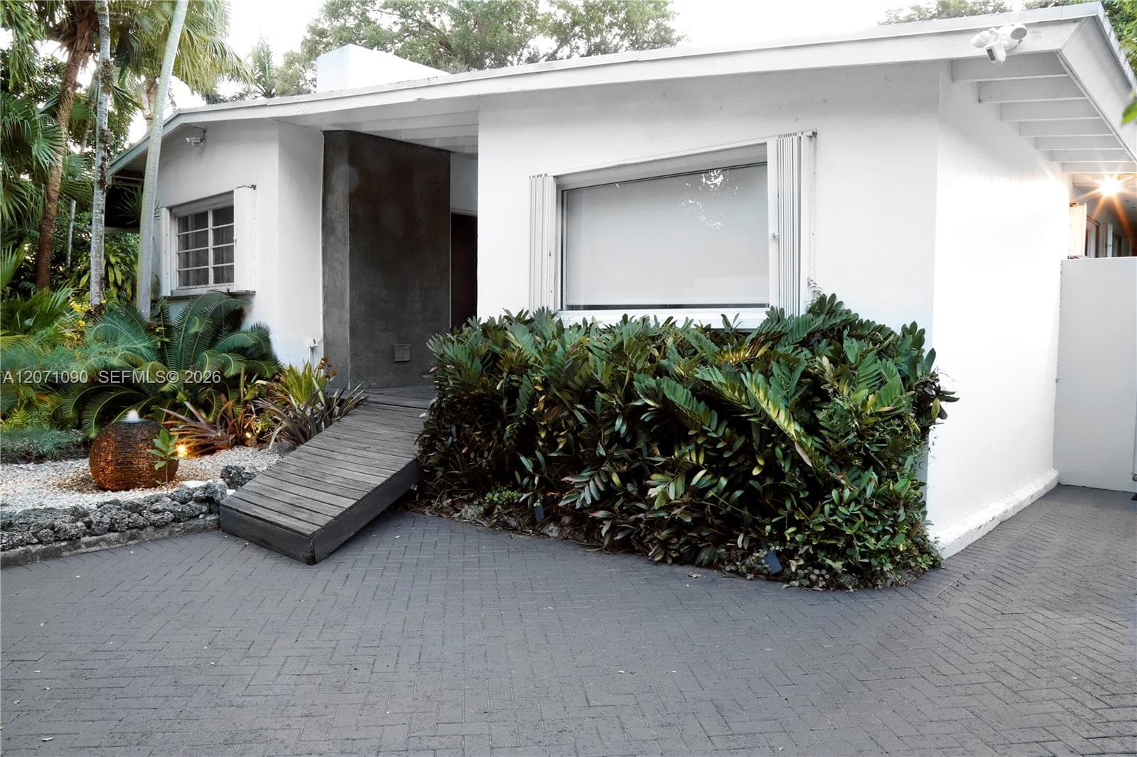 3596 Main Hwy, Miami, FL 33133 photo 2