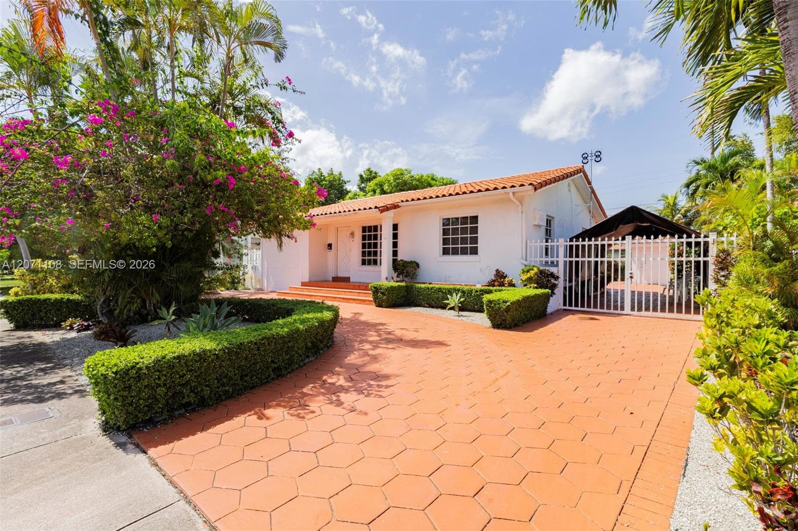 41 Campina Ct, Coral Gables, FL 33134 photo 2