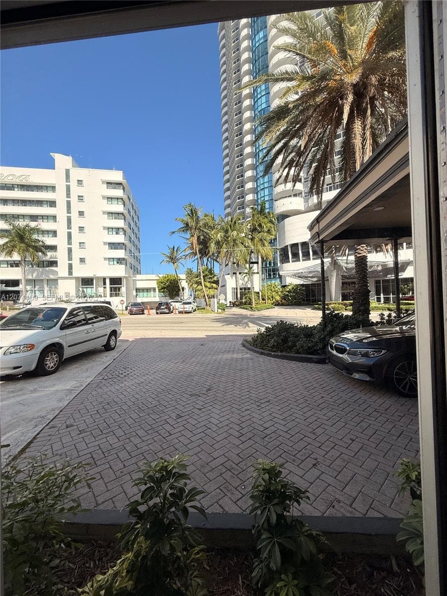 6300 Collins Ave, Miami Beach, FL 33141