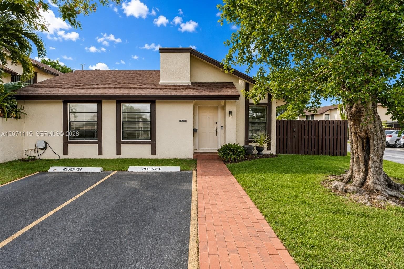525 NW 100th Ct # 525, Miami, FL 33172