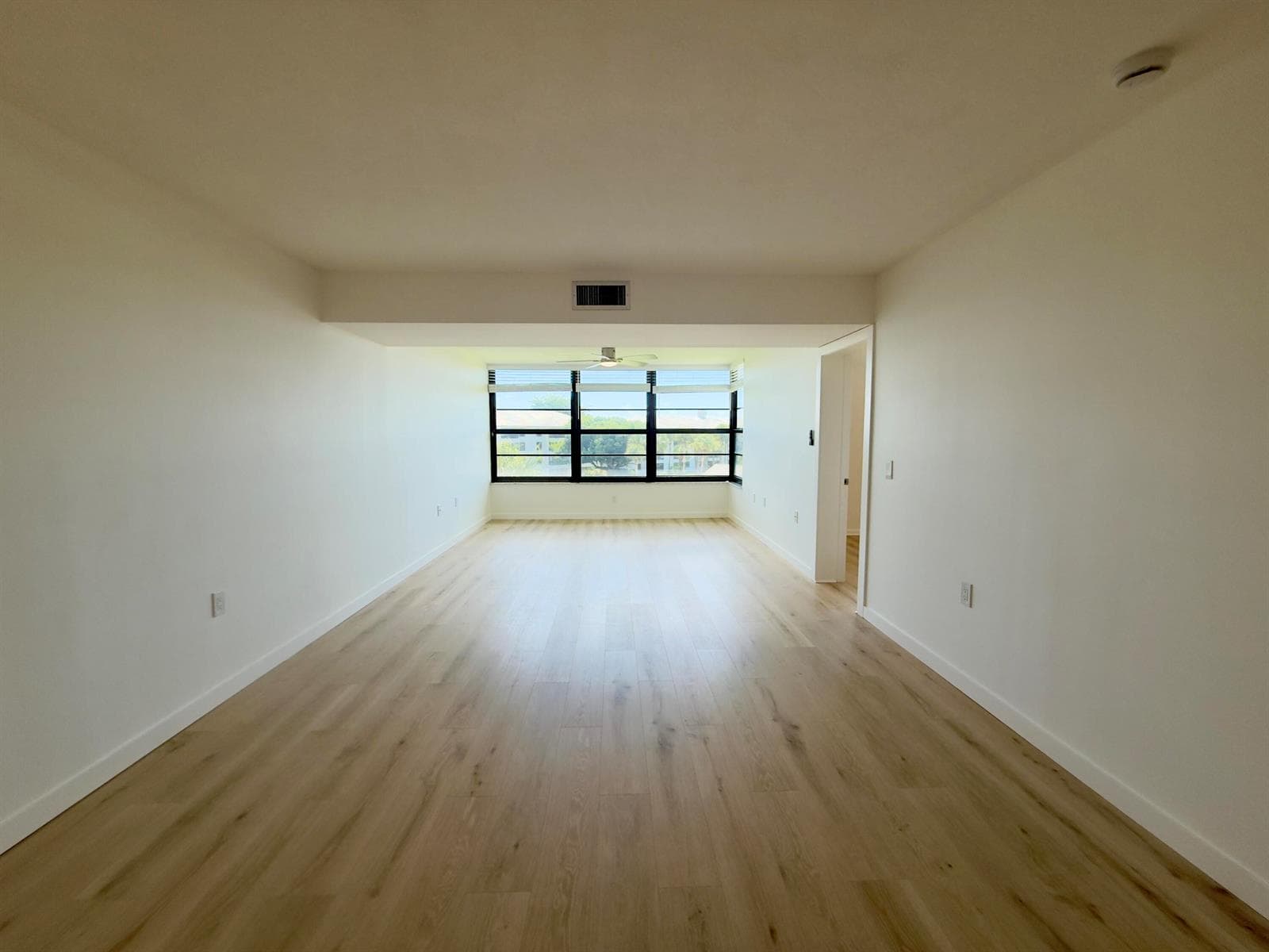 3710 WHITEHALL Drive # 404, West Palm Beach, FL 33401 photo 5