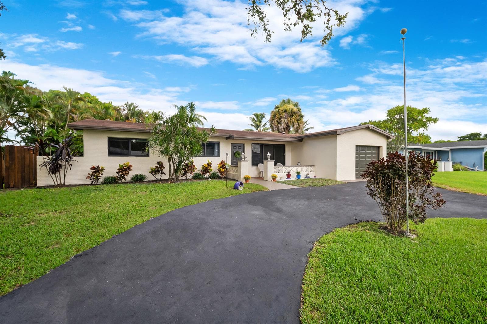 510 NW 93rd Terrace, Pembroke Pines, FL 33024 photo 2