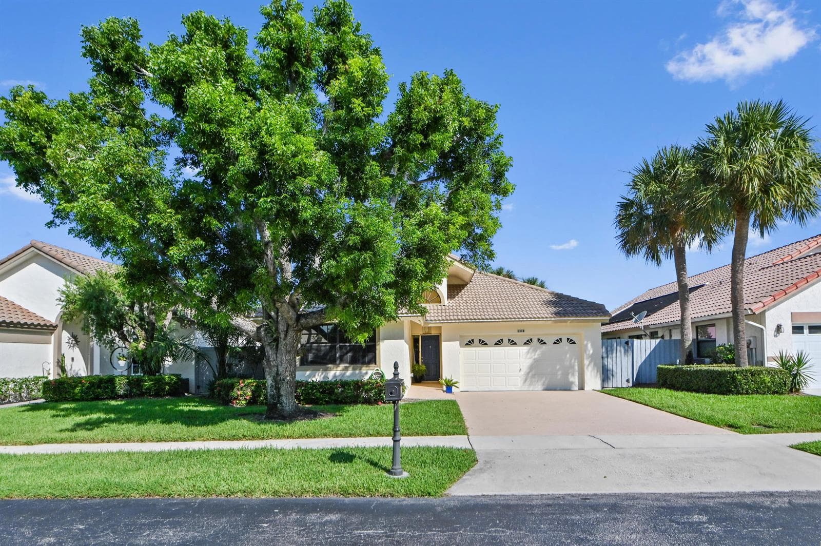 108 EXECUTIVE Circle, Boynton Beach, FL 33436 photo 2