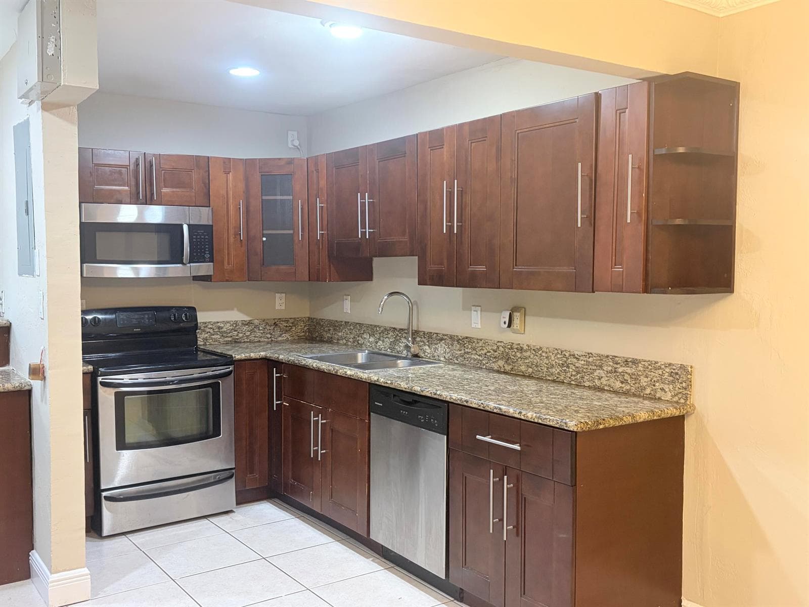 7302 WESTWOOD Drive, Tamarac, FL 33321 photo 5