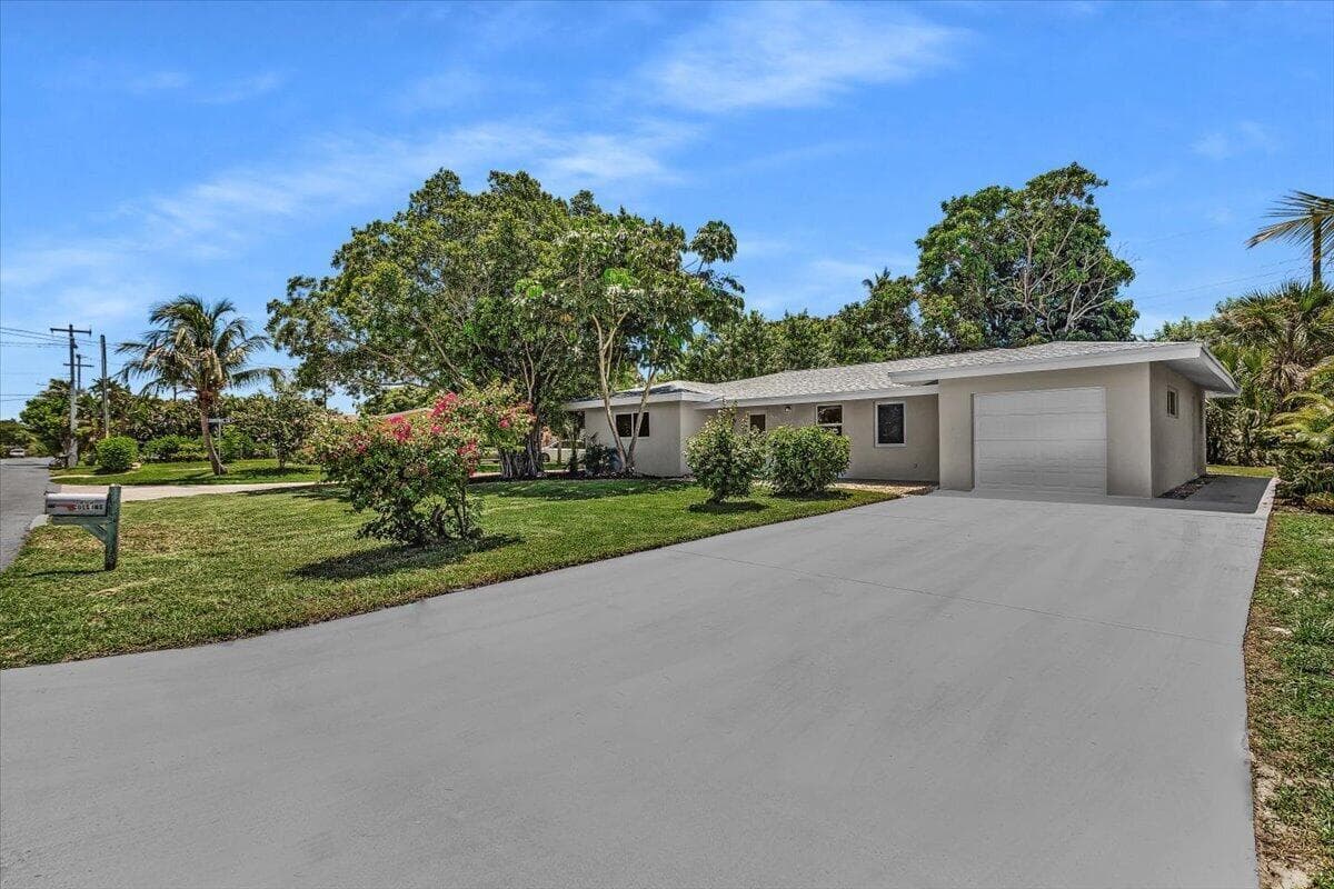 902 GARNETT Street, Lantana, FL 33462 photo 2