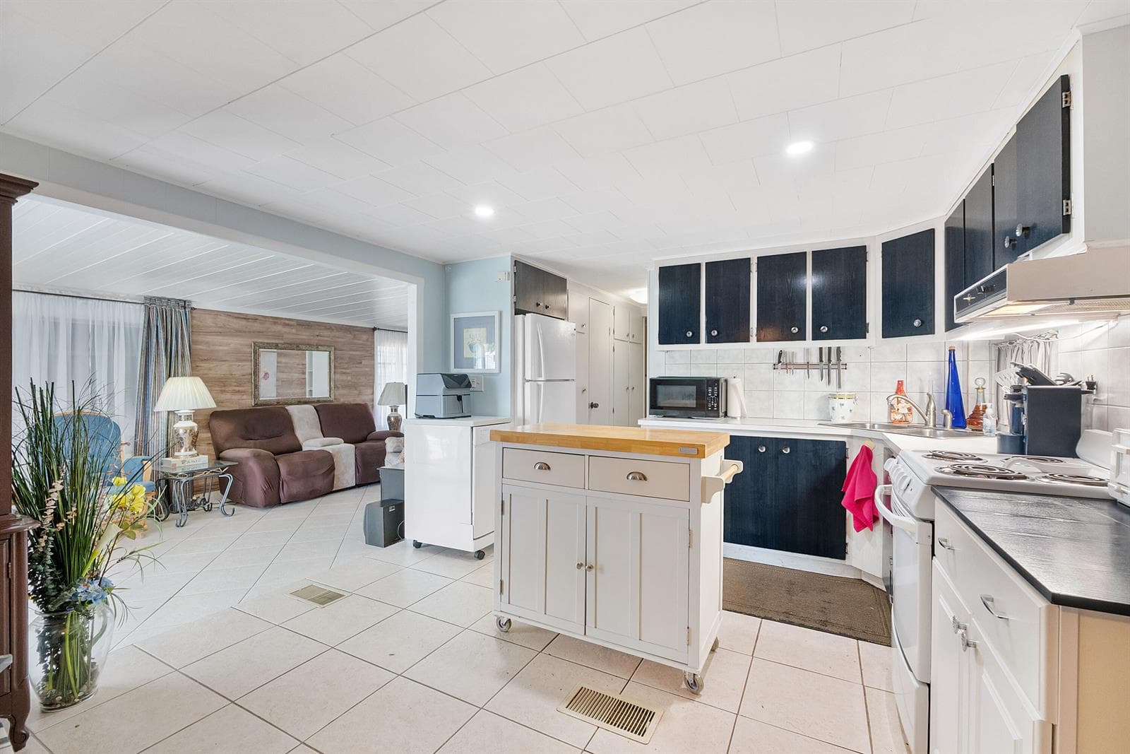 8670 SW 18TH Place, Davie, FL 33324 photo 3