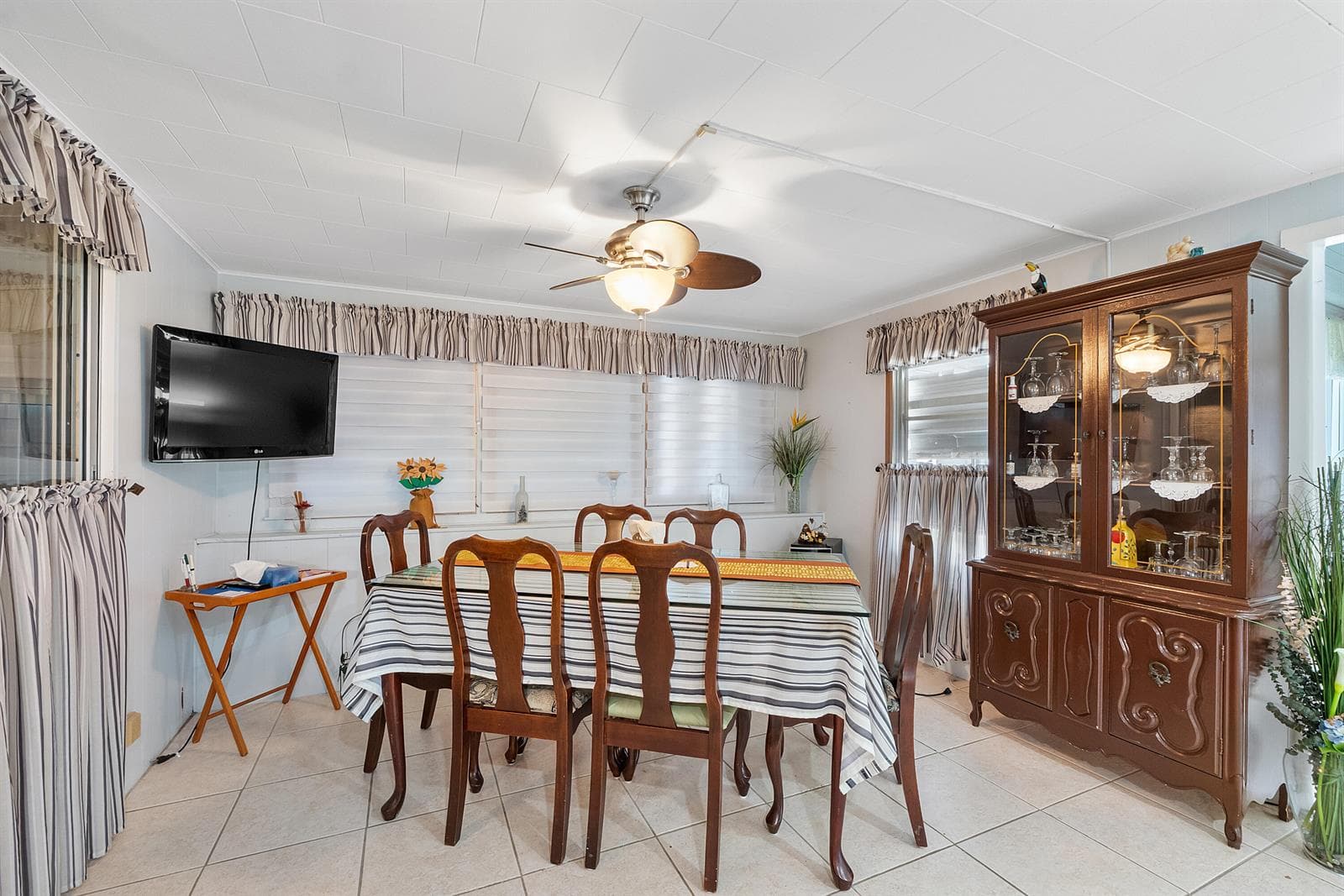 8670 SW 18TH Place, Davie, FL 33324 photo 5