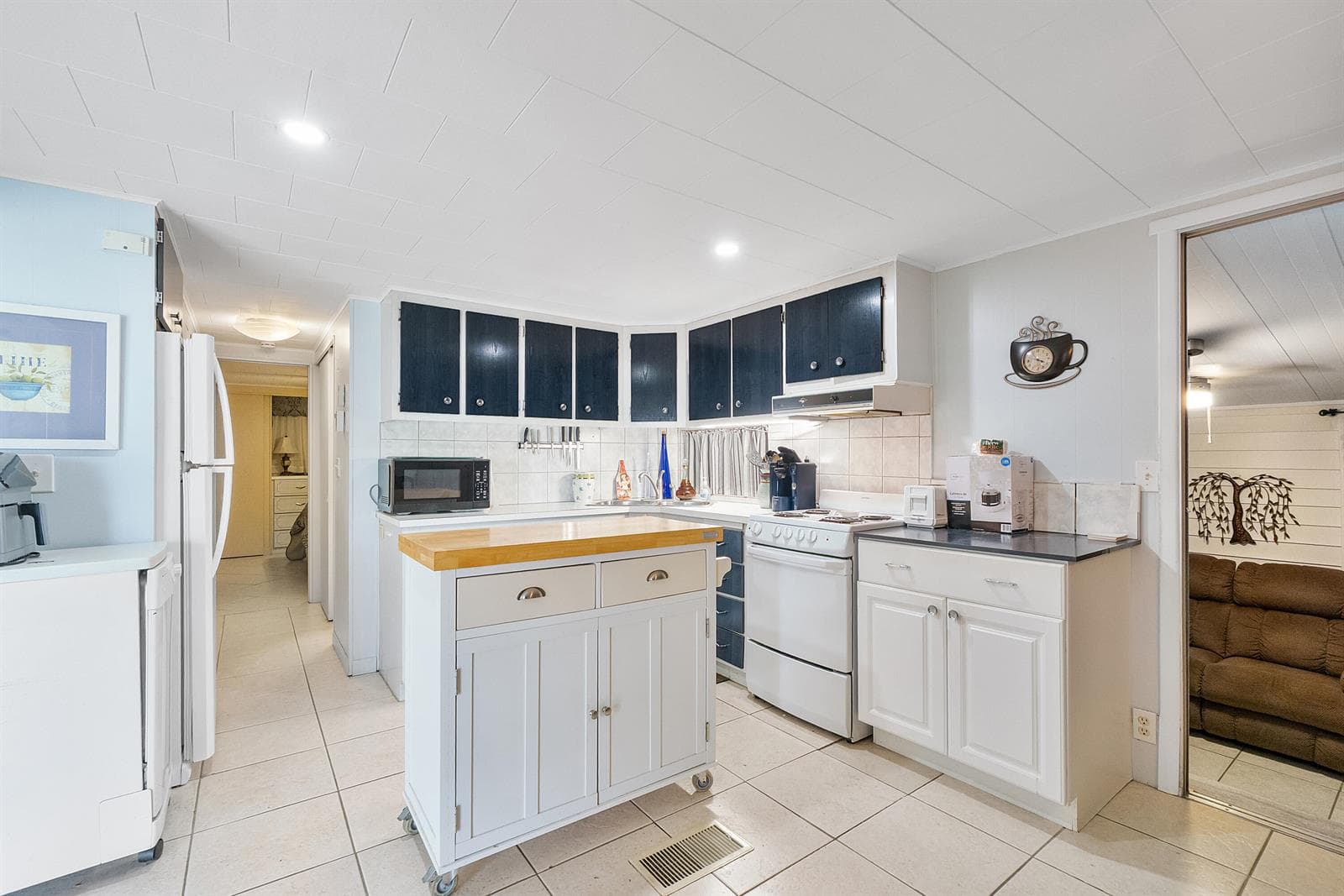 8670 SW 18TH Place, Davie, FL 33324 photo 4