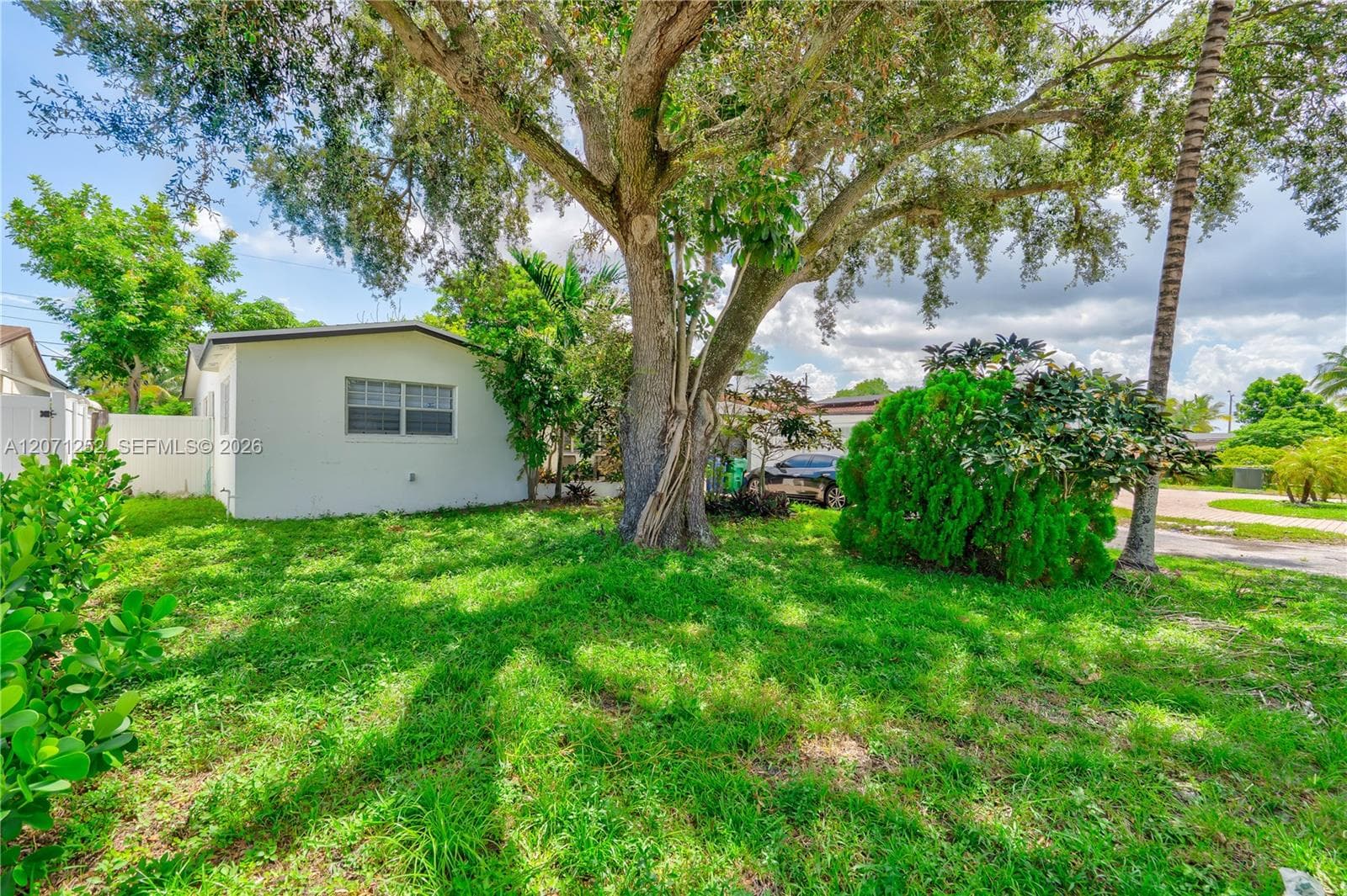 7636 Alhambra Blvd, Miramar, FL 33023 photo 2