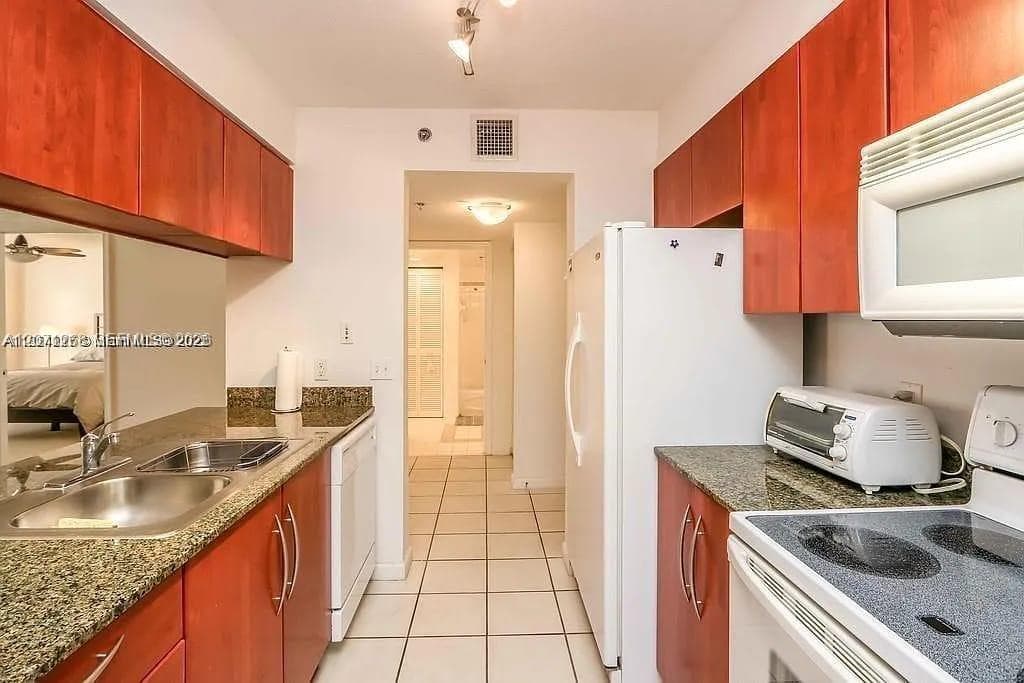 1200 Brickell Bay Dr # 1518, Miami, FL 33131 photo 5