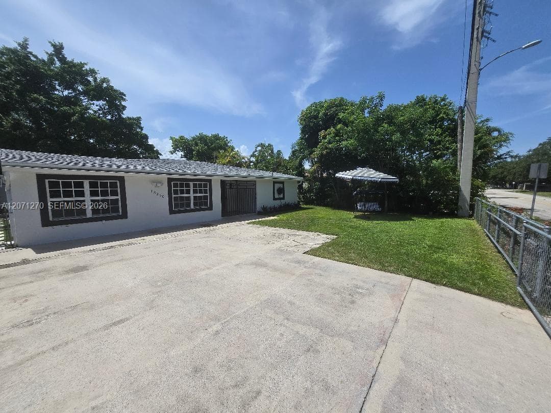 18360 NE 22nd Ave, North Miami Beach, FL 33160 photo 2