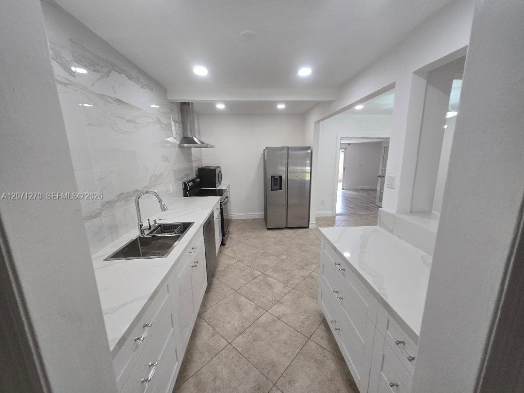 18360 NE 22nd Ave, North Miami Beach, FL 33160 photo 3