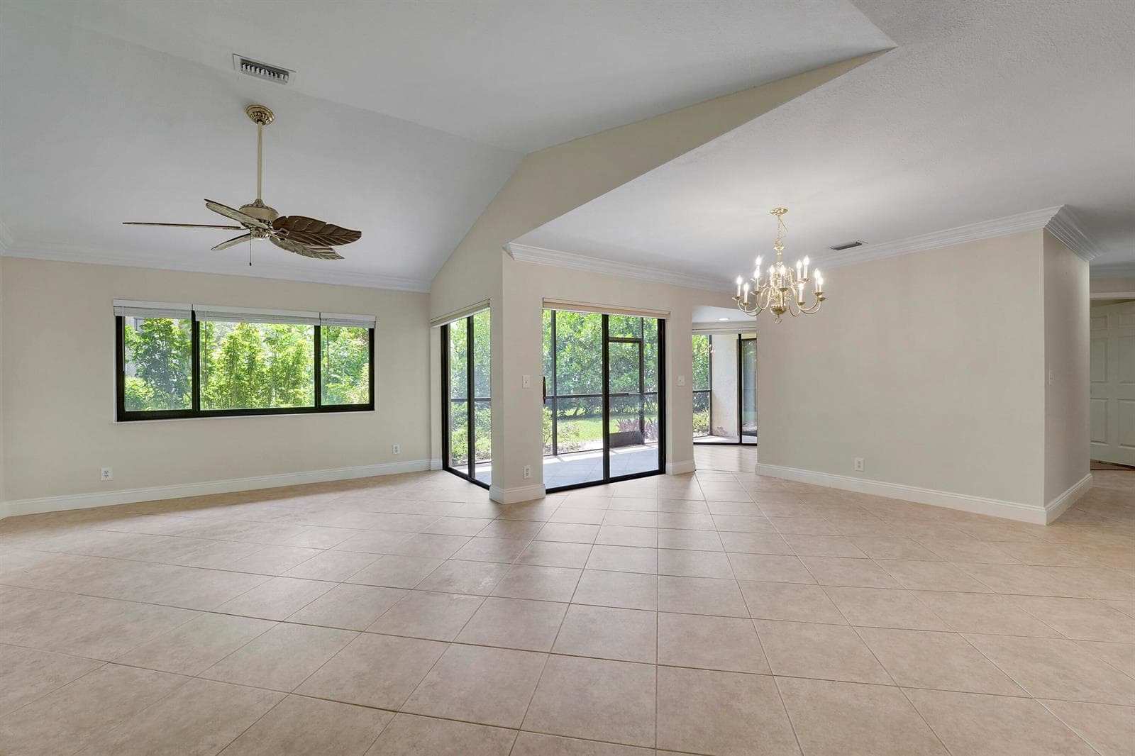 13 Lexington Lane E # A, Palm Beach Gardens, FL 33418 photo 2