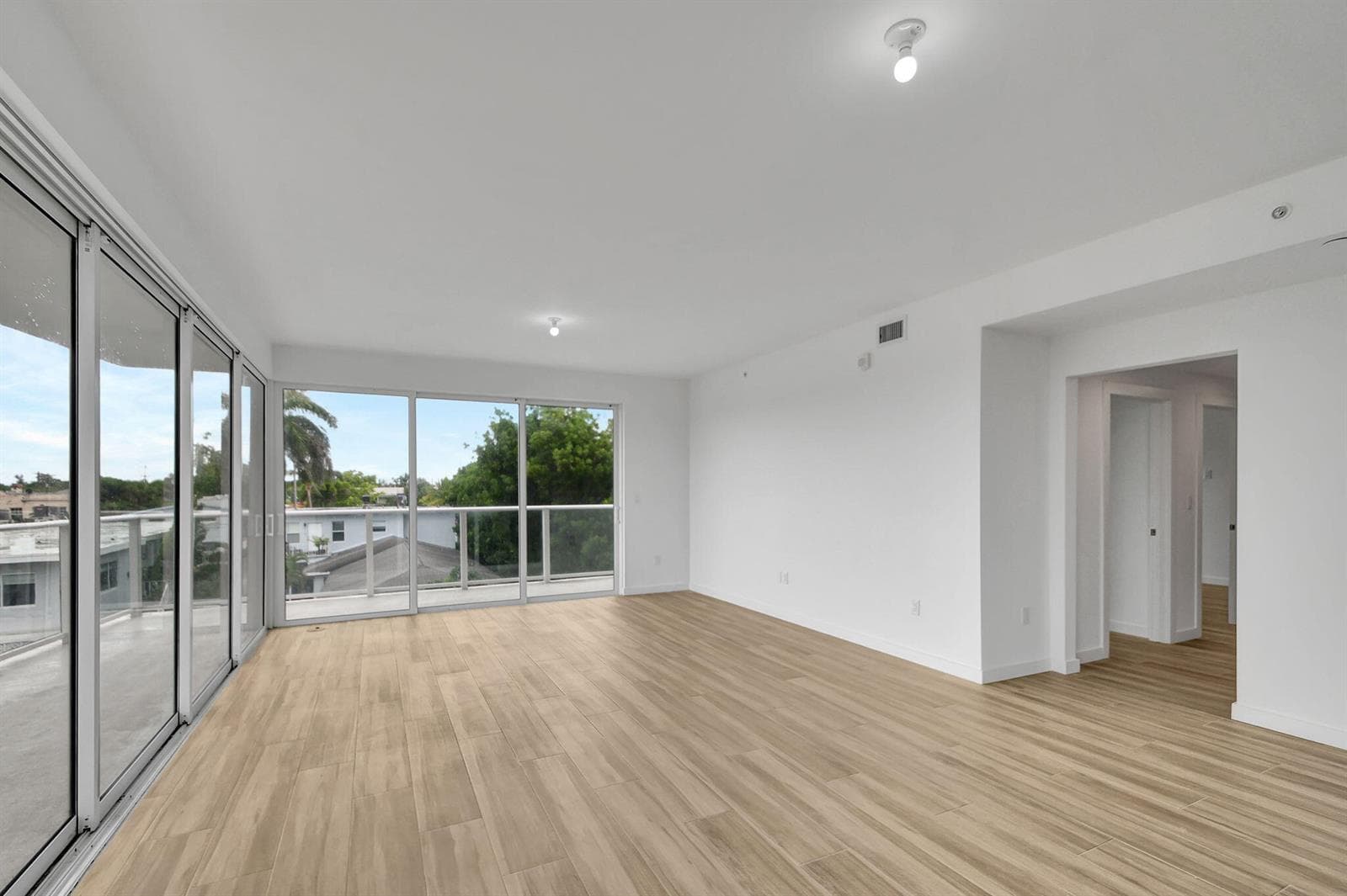 117 Lake Avenue # Unit 304, FL 33460 photo 4