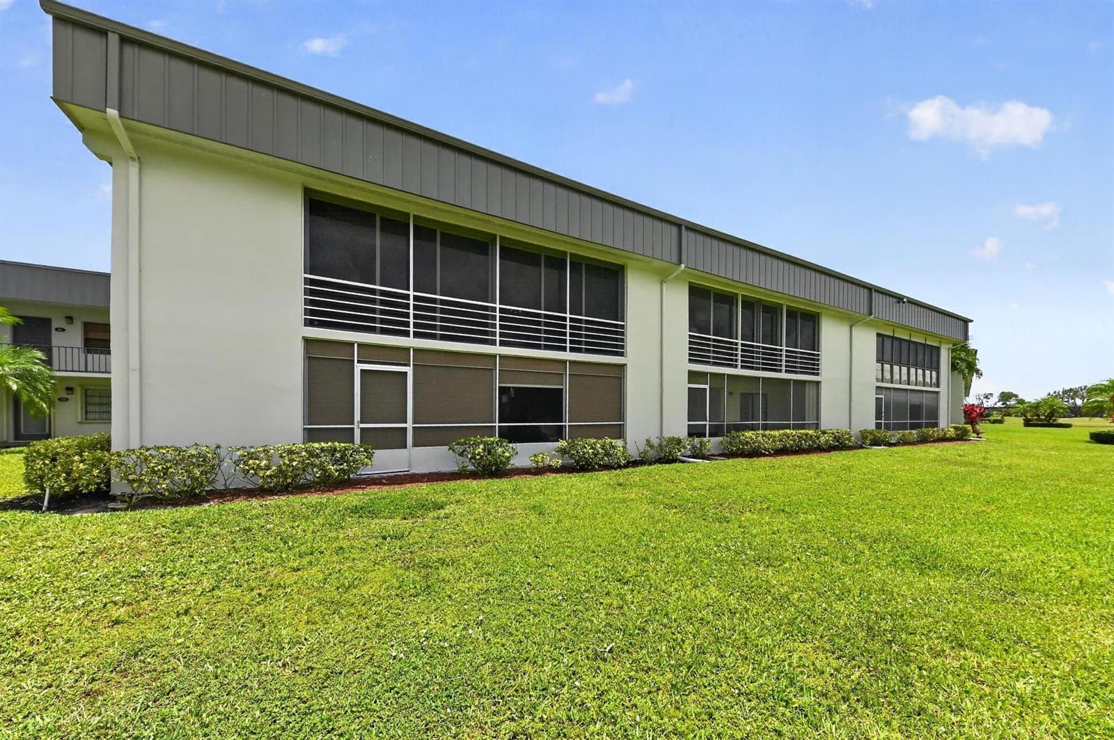 464 Piedmont J, Delray Beach, FL 33484 photo 2