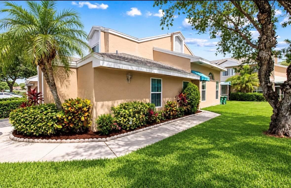 7057 WOODMONT Way # 7057, Tamarac, FL 33321 photo 2