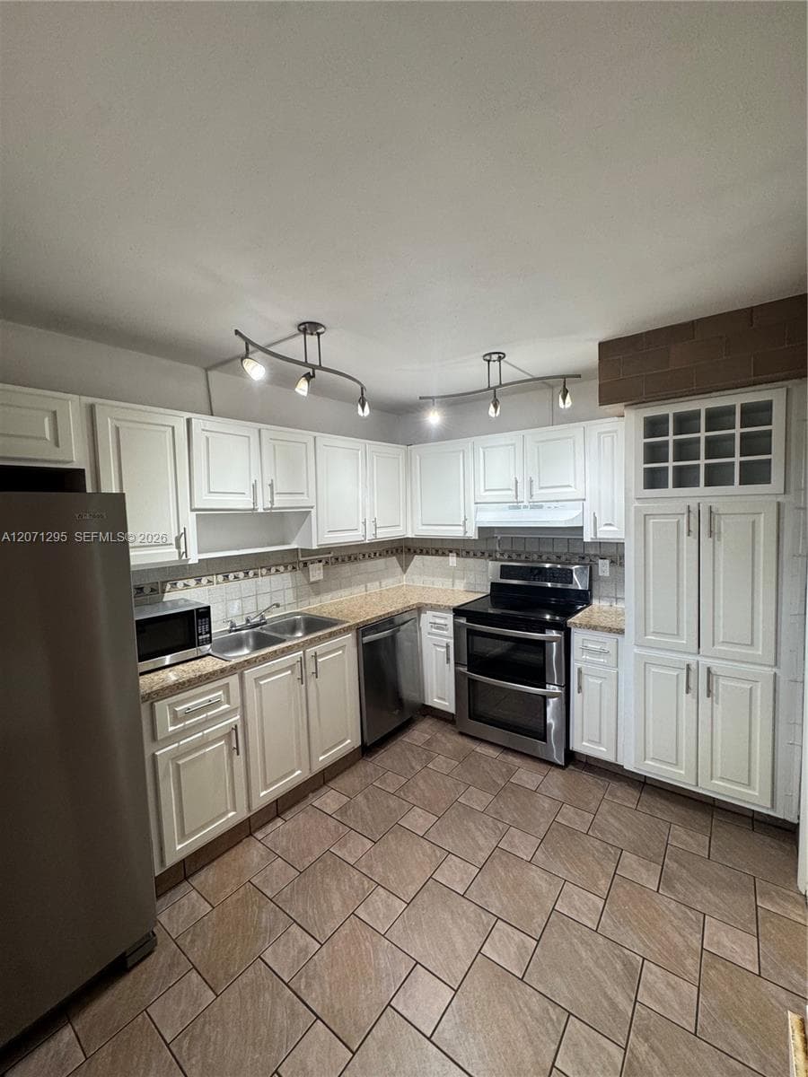 215 Lakeview Dr # 105, Weston, FL 33326 photo 4