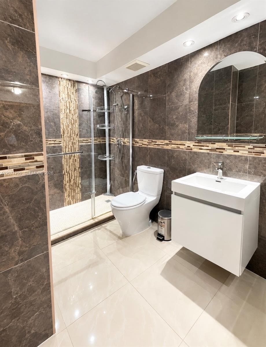 605 NW 72nd Ave # 301, Miami, FL 33126