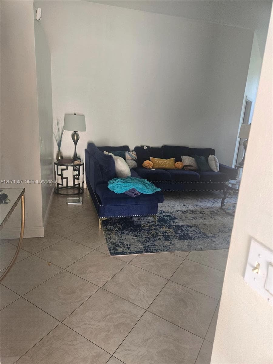 818 E Palm Run Dr, North Lauderdale, FL 33068 photo 2