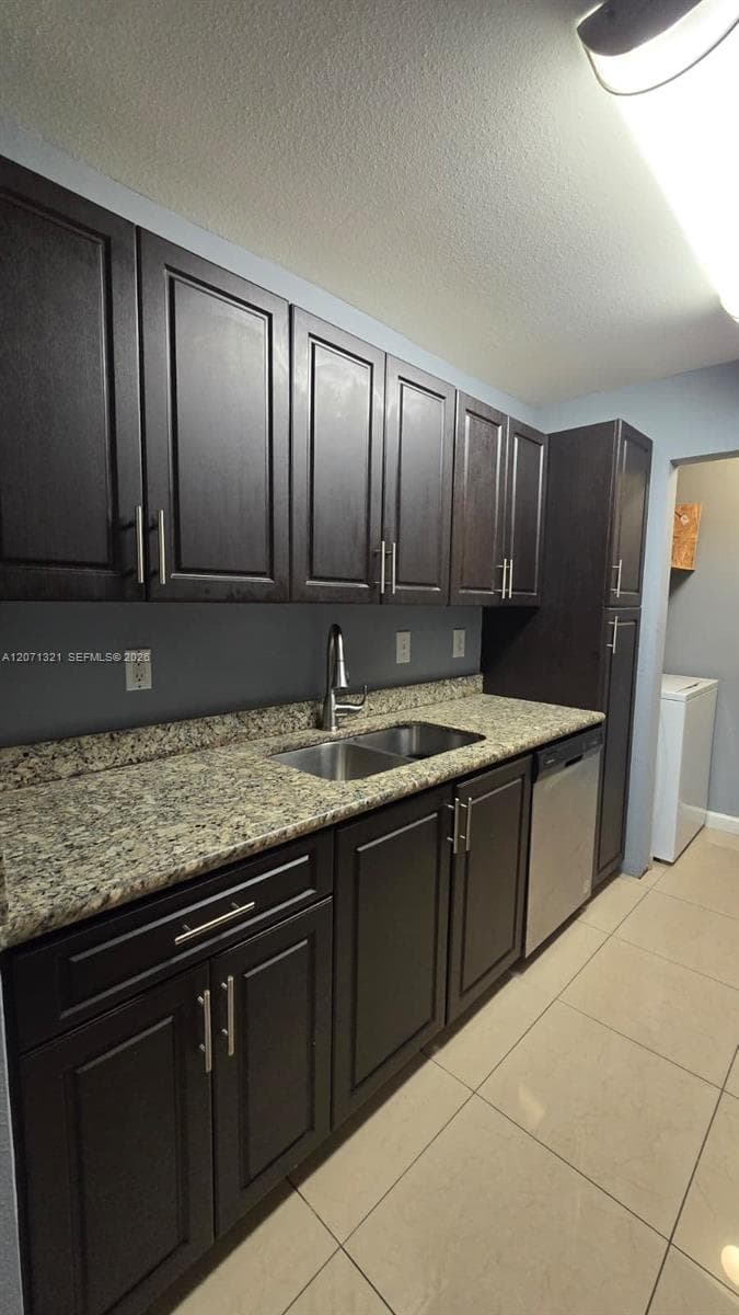 8787 NW 39th St, Sunrise, FL 33351 photo 5