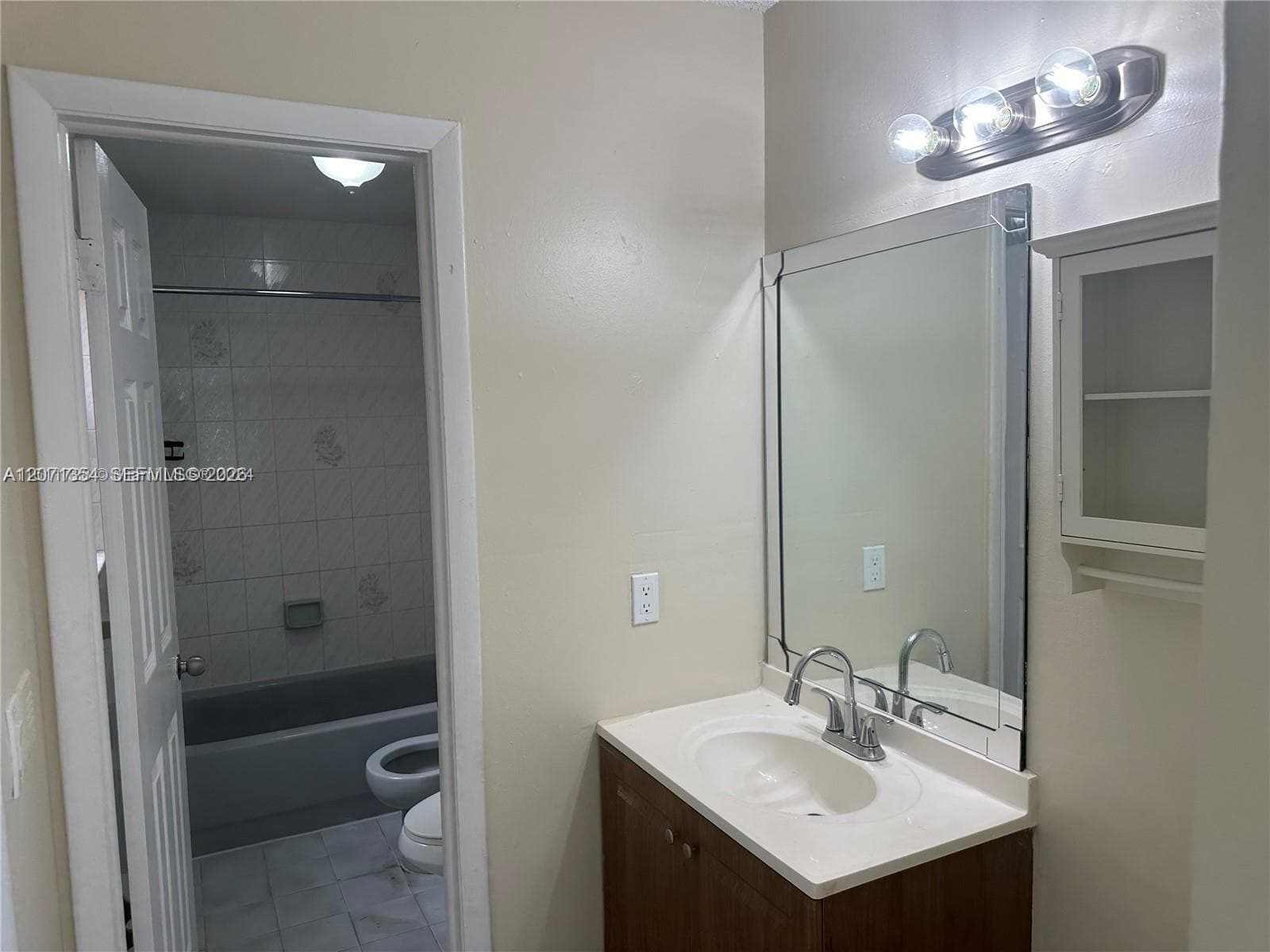6991 NW 169th Ter, Miami Lakes, FL 33015 photo 4