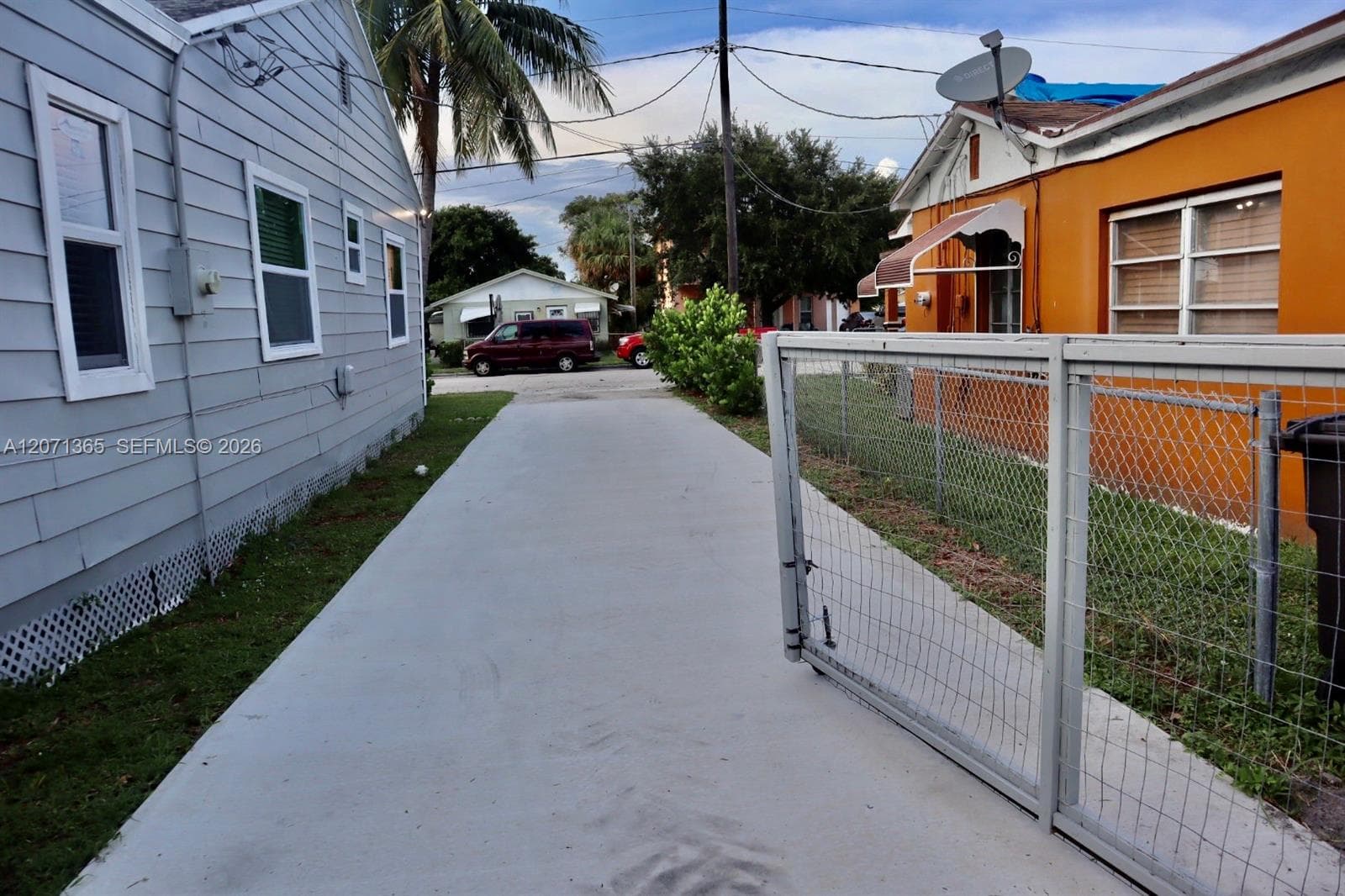 1112 11th St, West Palm Beach, FL 33401 photo 2