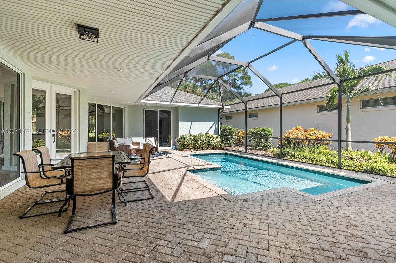 1018 SW Carolina Cir SW, Vero Beach, FL 32962 photo 2