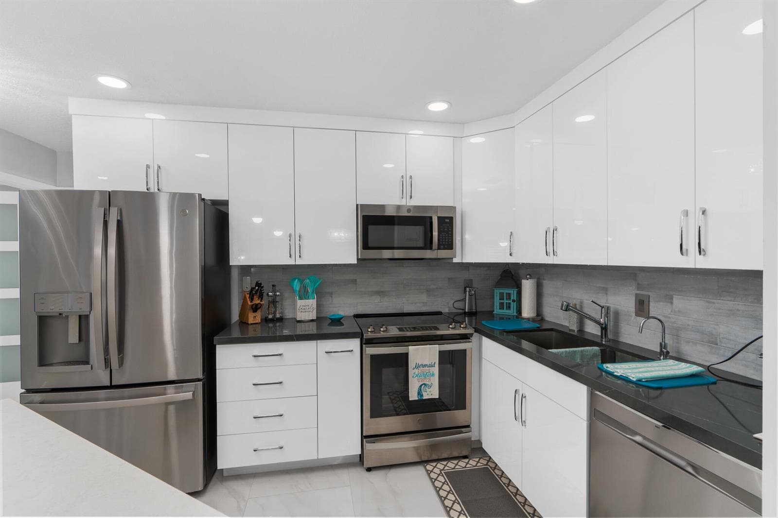 130 CYPRESS CLUB Drive # 306, Pompano Beach, FL 33060 photo 2