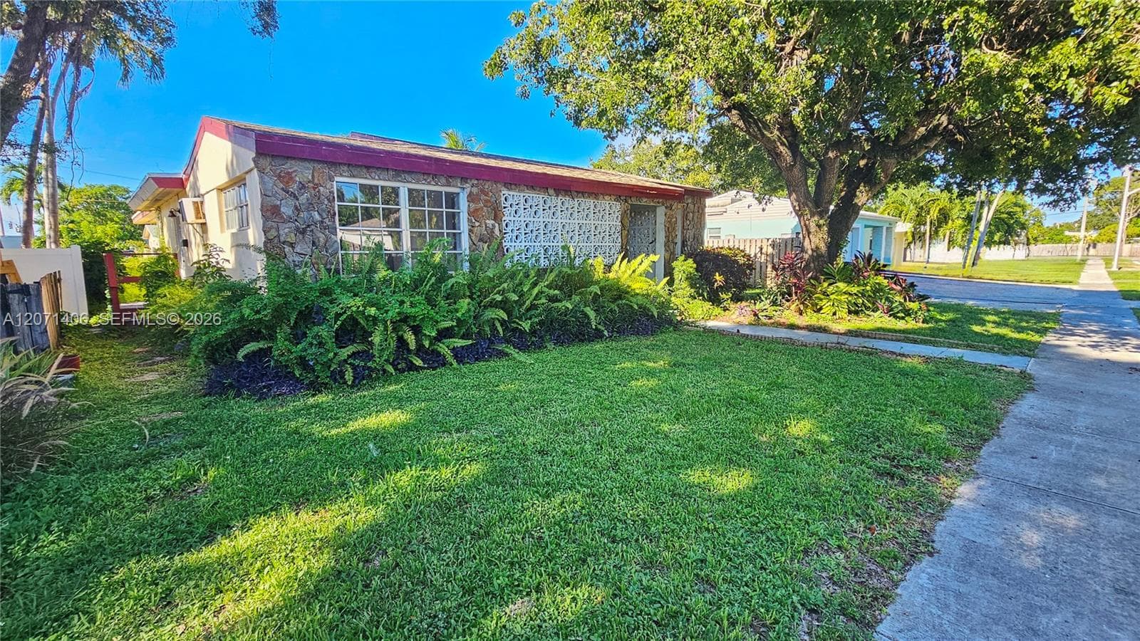 214 SW 2nd Pl, Dania Beach, FL 33004 photo 2