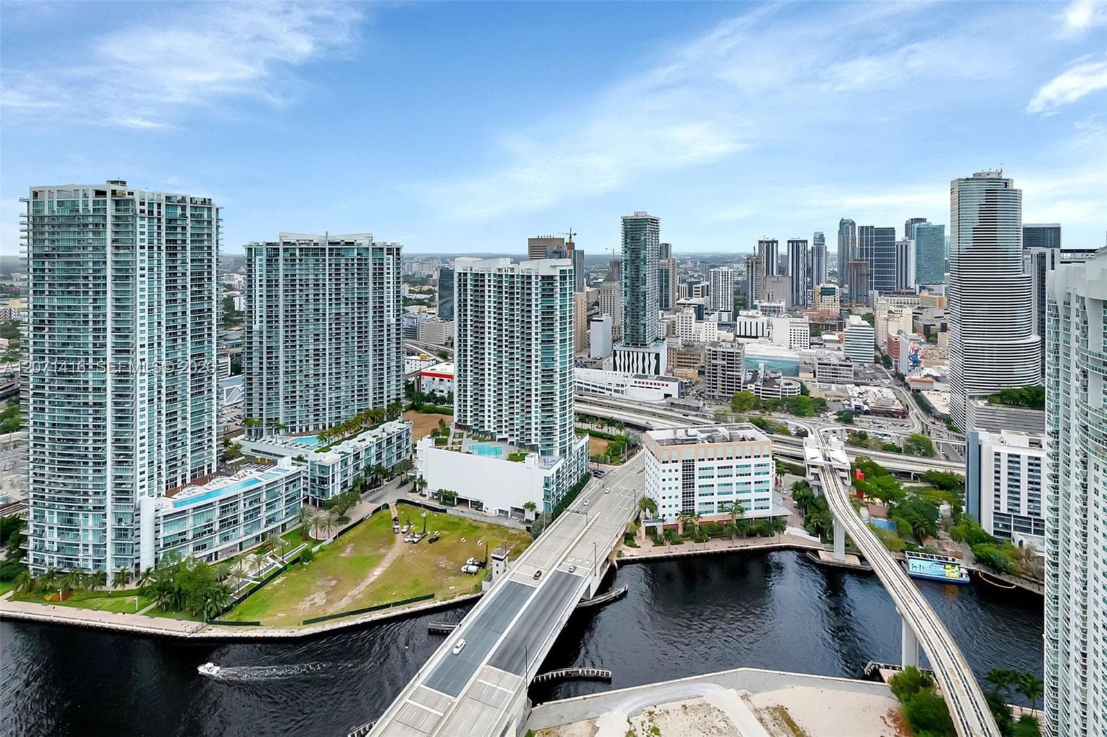 68 SE 6th St # 3911, Miami, FL 33131 photo 3