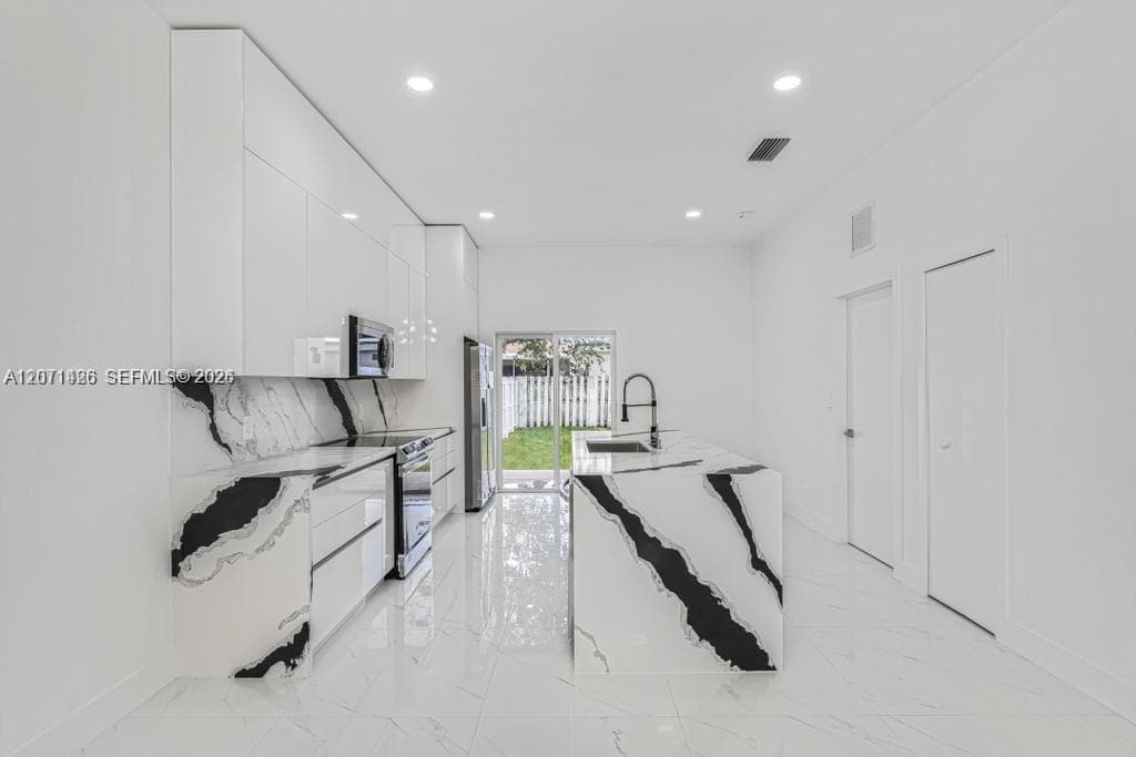 2419 NW 97th St, Miami, FL 33147 photo 4