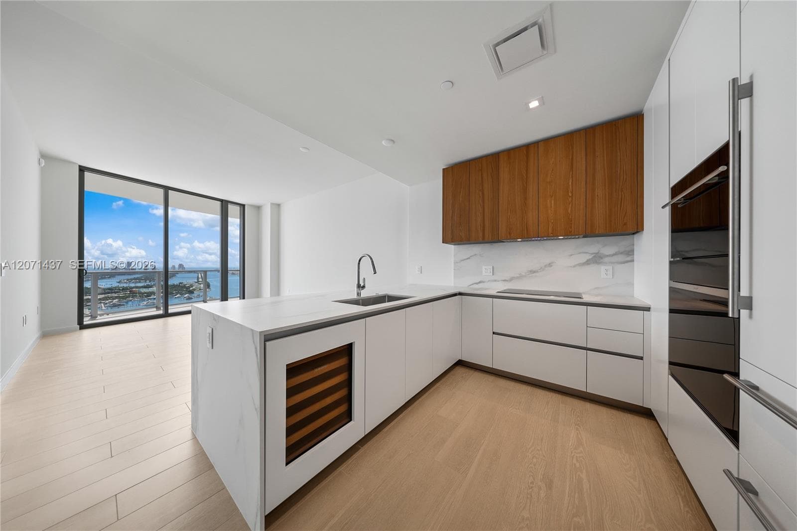 1400 Biscayne Blvd # 3405, Miami, FL 33132 photo 2