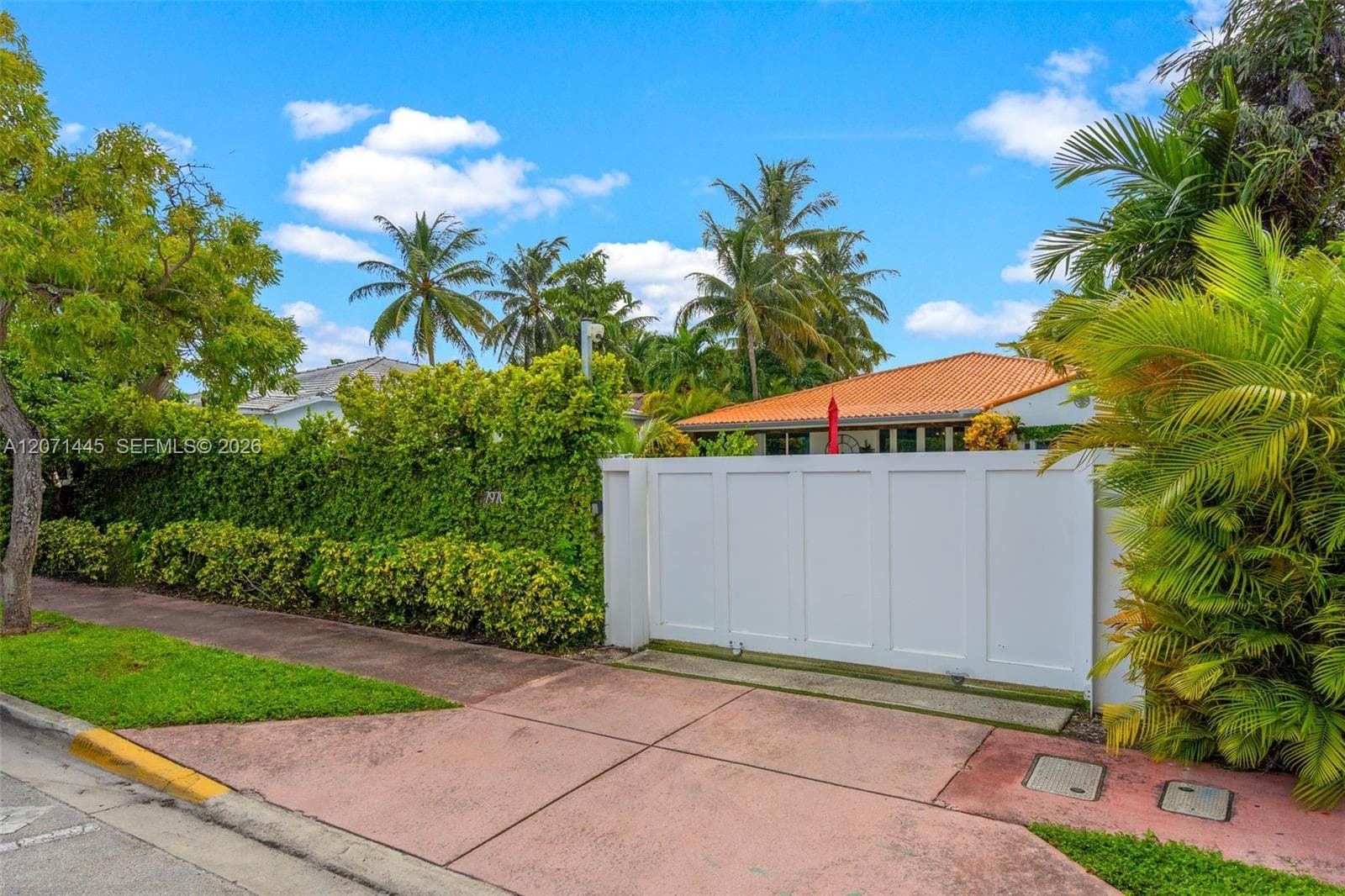 7970 Hawthorne Ave, Miami Beach, FL 33141 photo 4