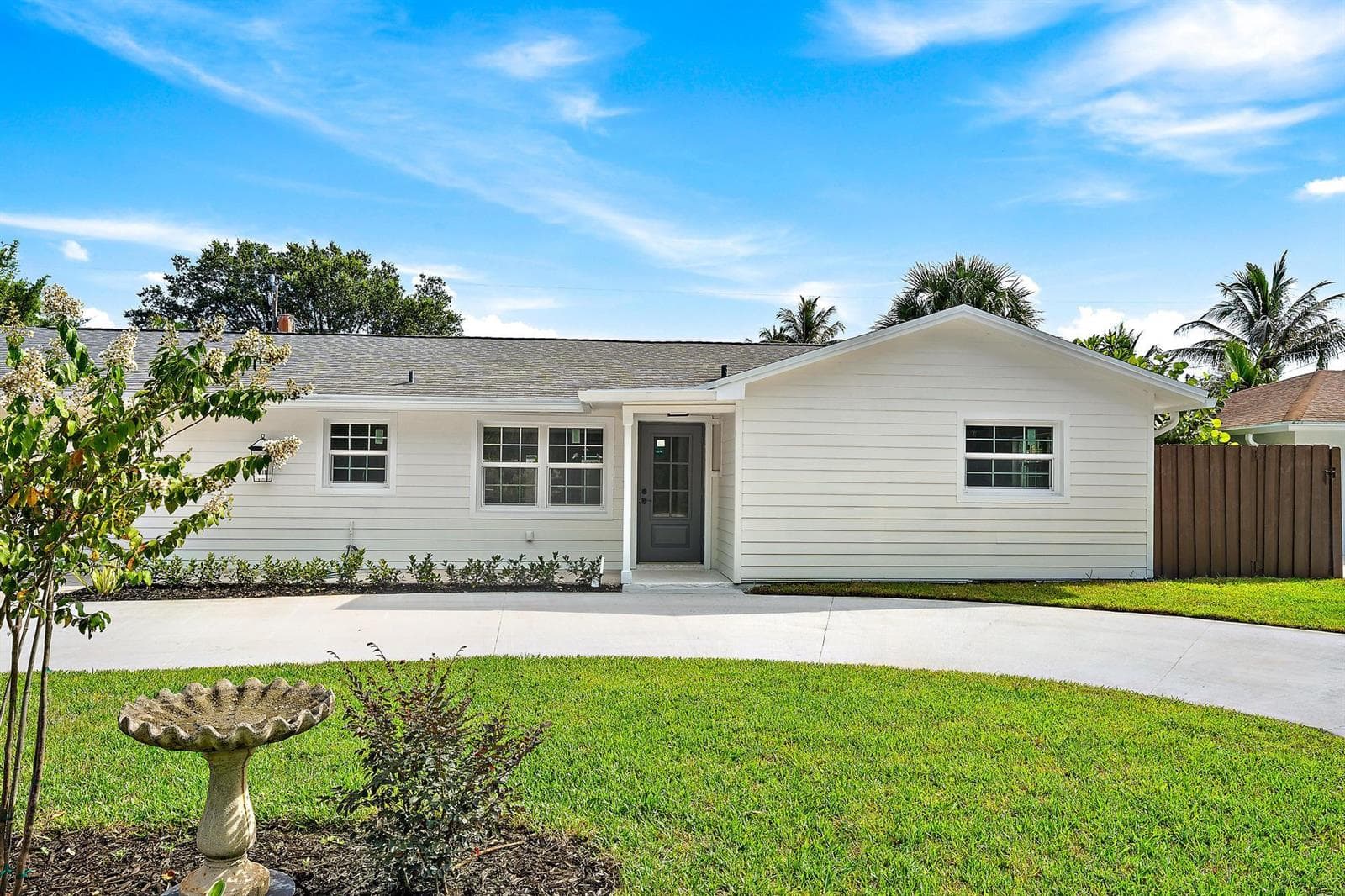 109 E RIVERSIDE Drive, Jupiter, FL 33469 photo 3