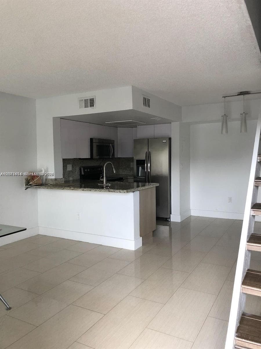 8670 NW 6th Ln # 4-208, Miami, FL 33126 photo 2