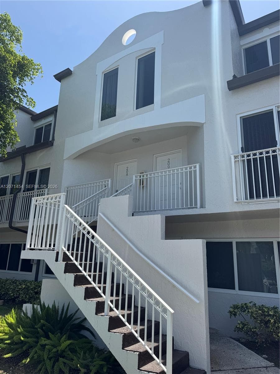8670 NW 6th Ln # 4-208, Miami, FL 33126