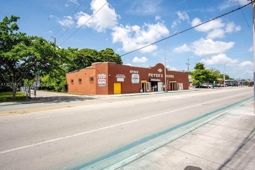 800 NW 36th St, Miami, FL 33127 photo 2