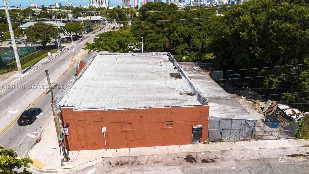 800 NW 36th St, Miami, FL 33127 photo 4