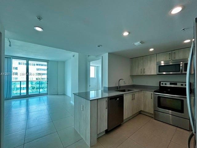 7525 E Treasure Dr # 505, North Bay Village, FL 33141 photo 3