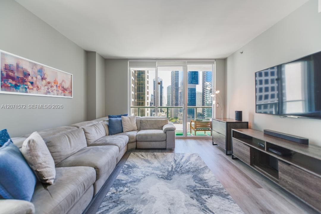 55 SE 6th St # 2110, Miami, FL 33131 photo 2