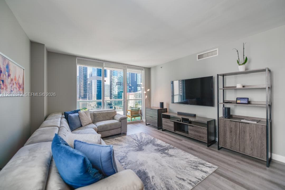 55 SE 6th St # 2110, Miami, FL 33131 photo 3