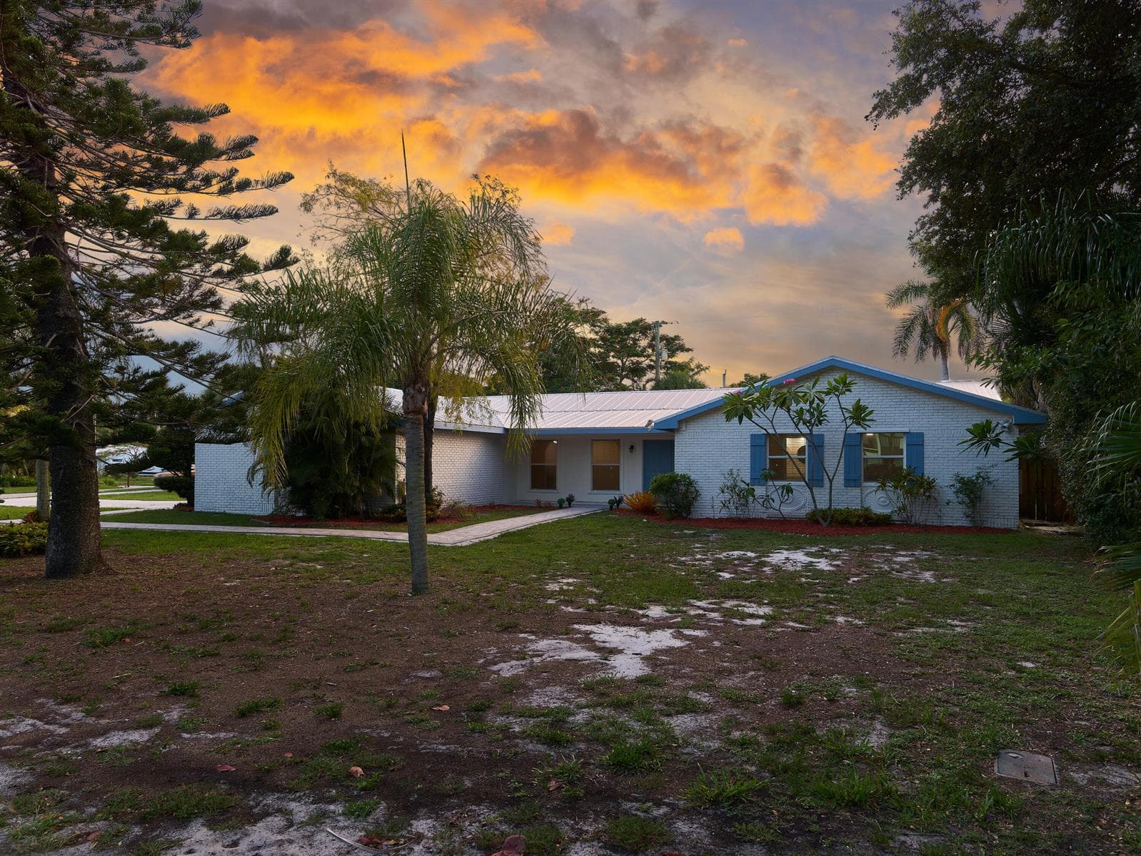 296 SE Wentworth Drive, Stuart, FL 34996 photo 2