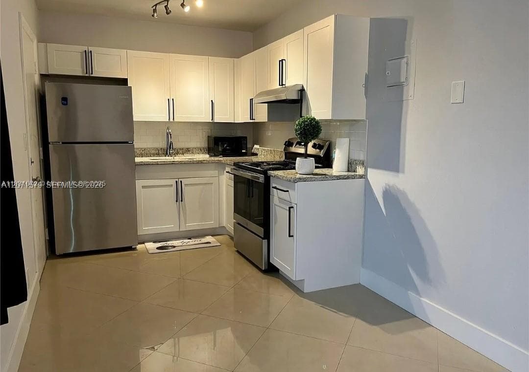 1824 Monroe St # 8, Hollywood, FL 33020 photo 5