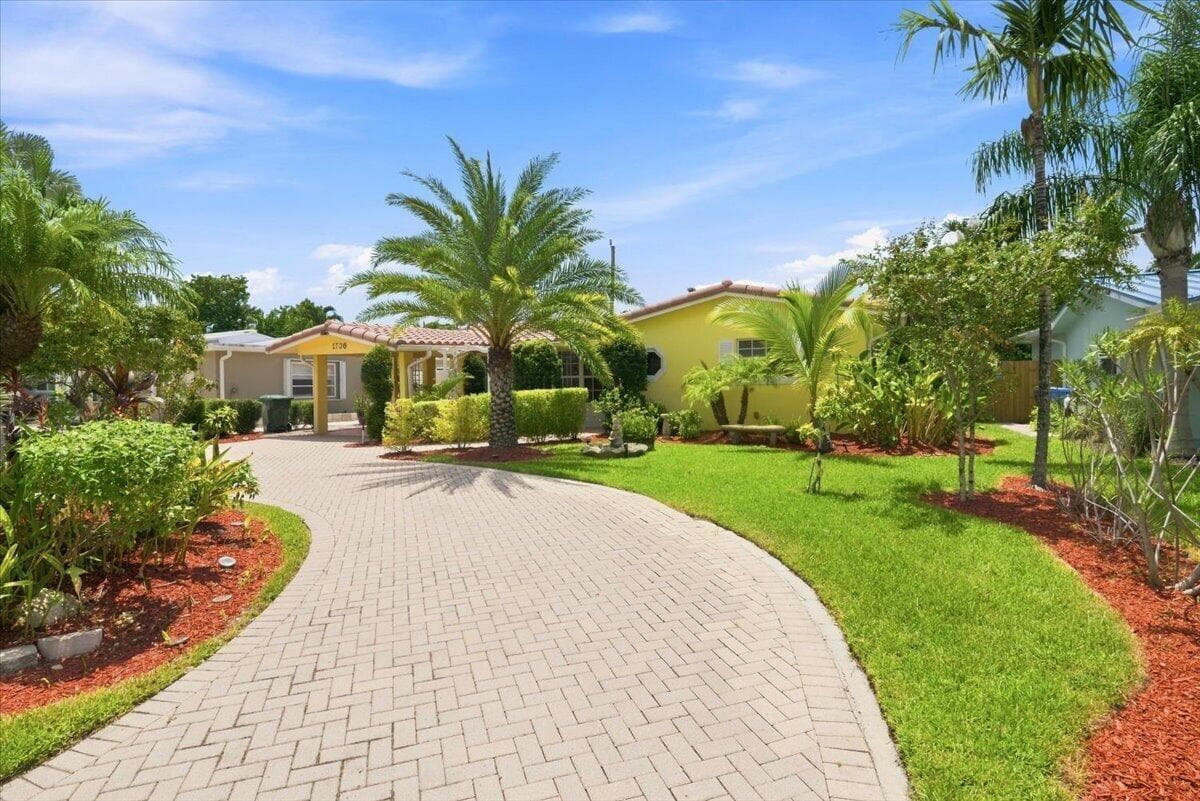 1736 NW 39th Street, Oakland Park, FL 33309 photo 3
