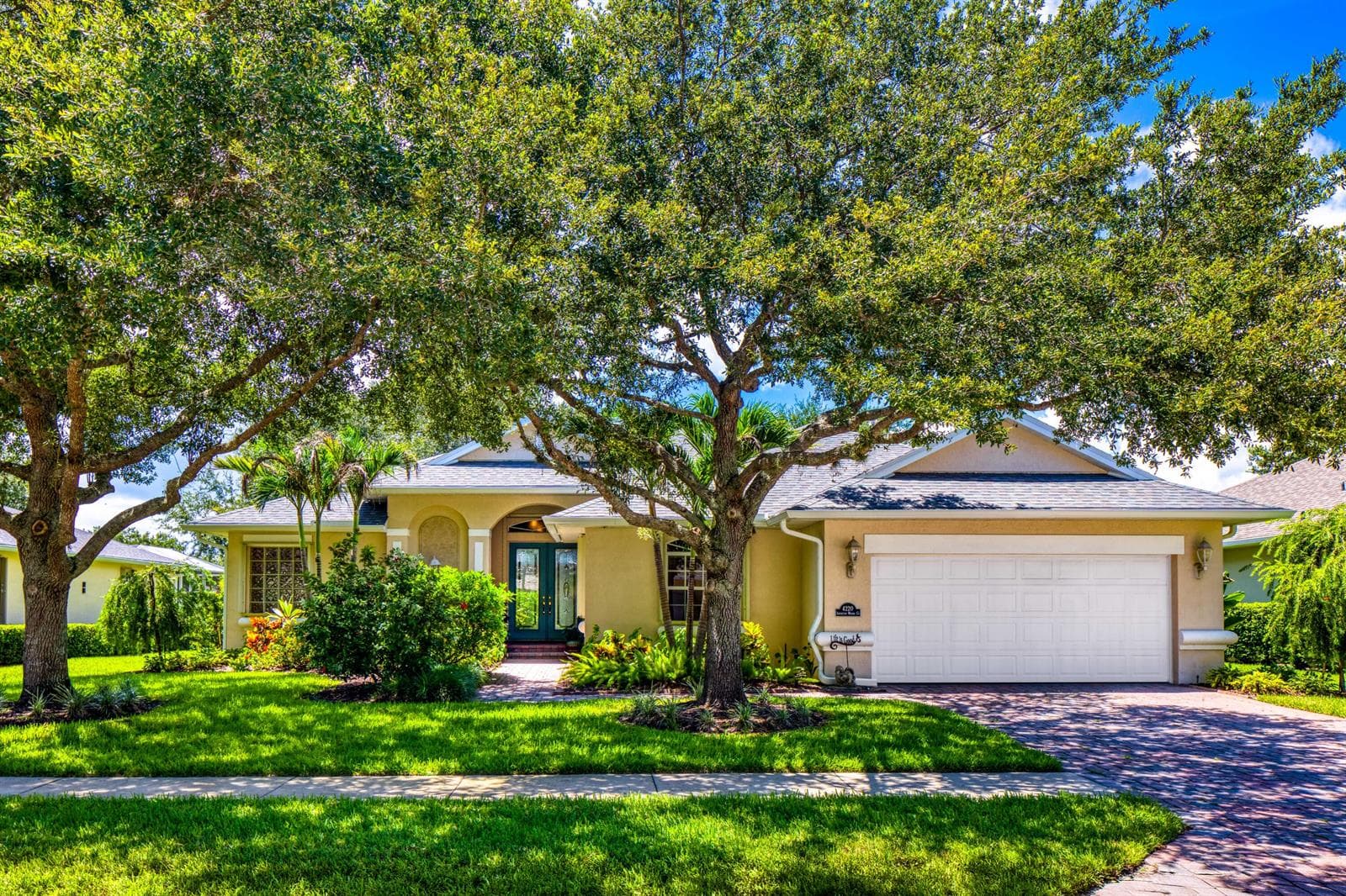 4220 ABINGTON WOODS Circle, Vero Beach, FL 32967