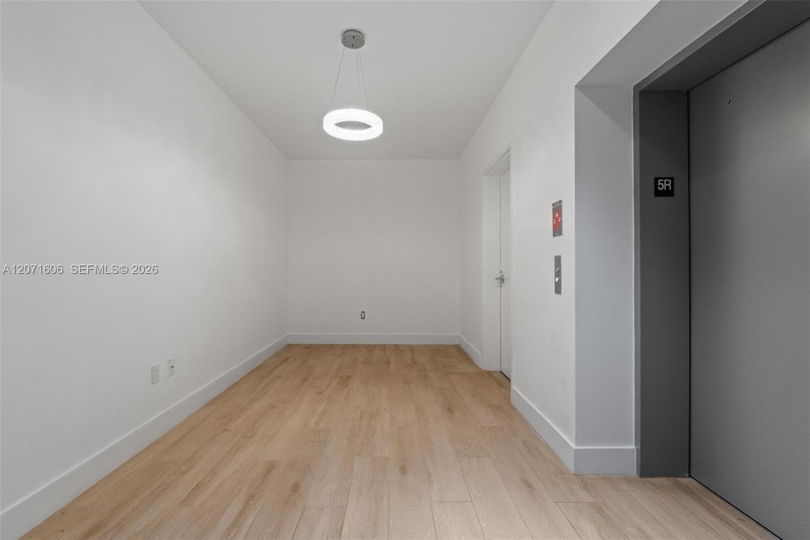 16385 Biscayne Blvd # 521, North Miami Beach, FL 33160 photo 2