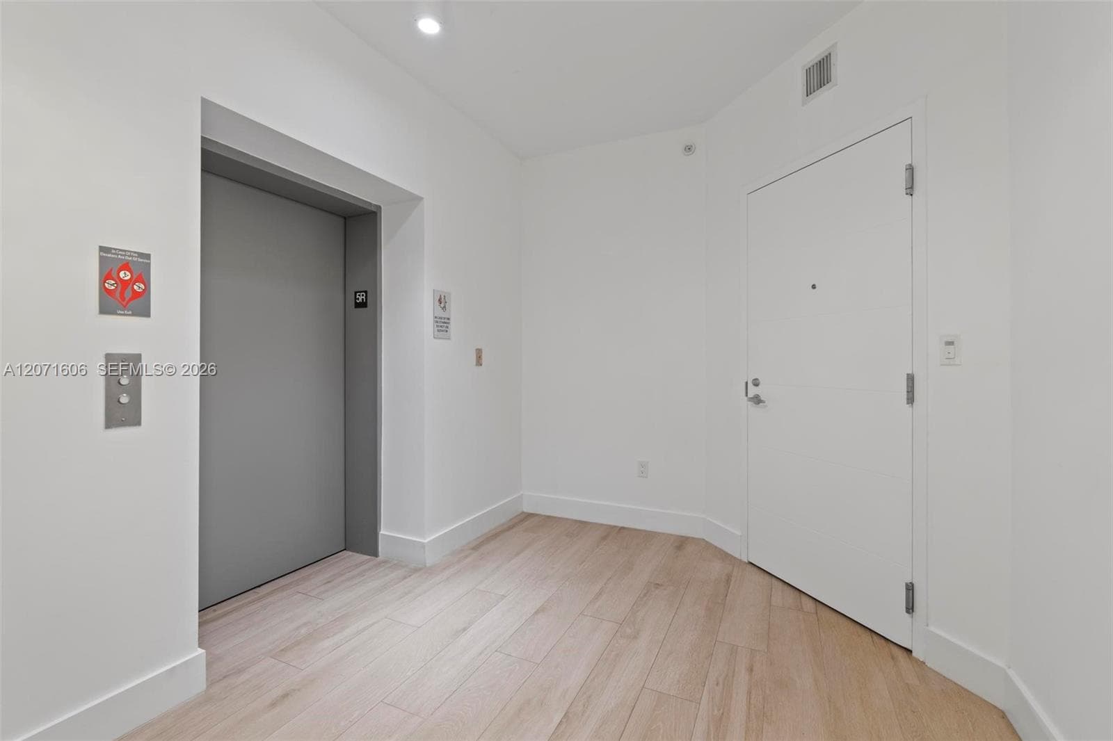 16385 Biscayne Blvd # 521, North Miami Beach, FL 33160 photo 3